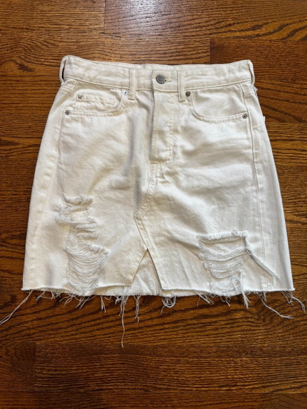 H&M &Denim Women’s Size 4 White Distressed Denim Mini Skirt Raw Fraye - Picture 1 of 9
